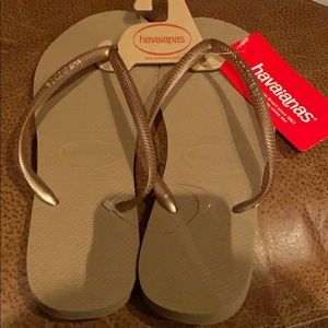 COPY - Brand new havaianas flip flops in rose gold !
